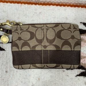 Vintage Coach Large Corner Zip Wristlet in Signature Jacquard Tan Canvas